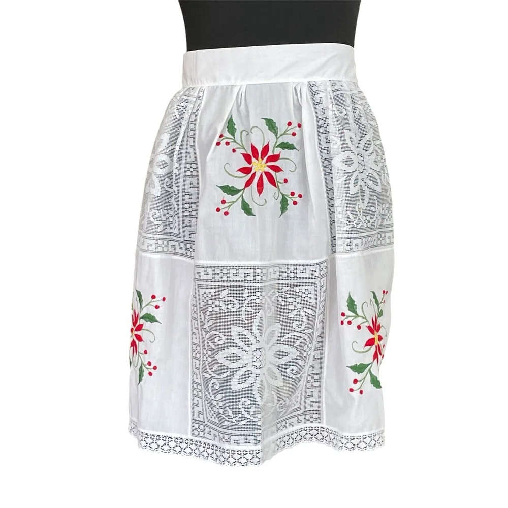 Vintage White Lace Poinsettia Embroidered Apron
